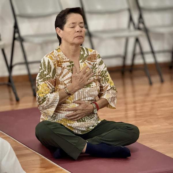 El Gobierno de Sonora brinda clases de yoga de manera gratuita a personas adultas mayores